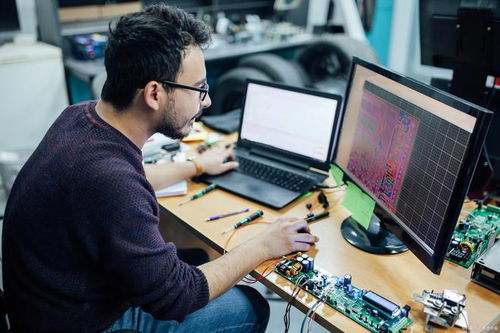 人工智能時(shí)代下軟件開發(fā)行業(yè)的轉(zhuǎn)型與挑戰(zhàn)